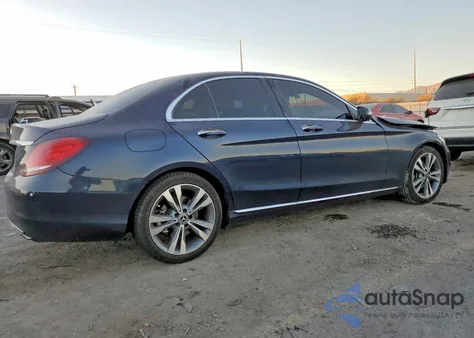 2019 Mercedes-Benz C 300 z USA, uszkodzony, nr VIN 55SWF8DB6KU313205